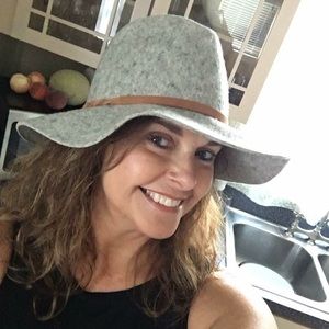 Meet your Posher, Dana